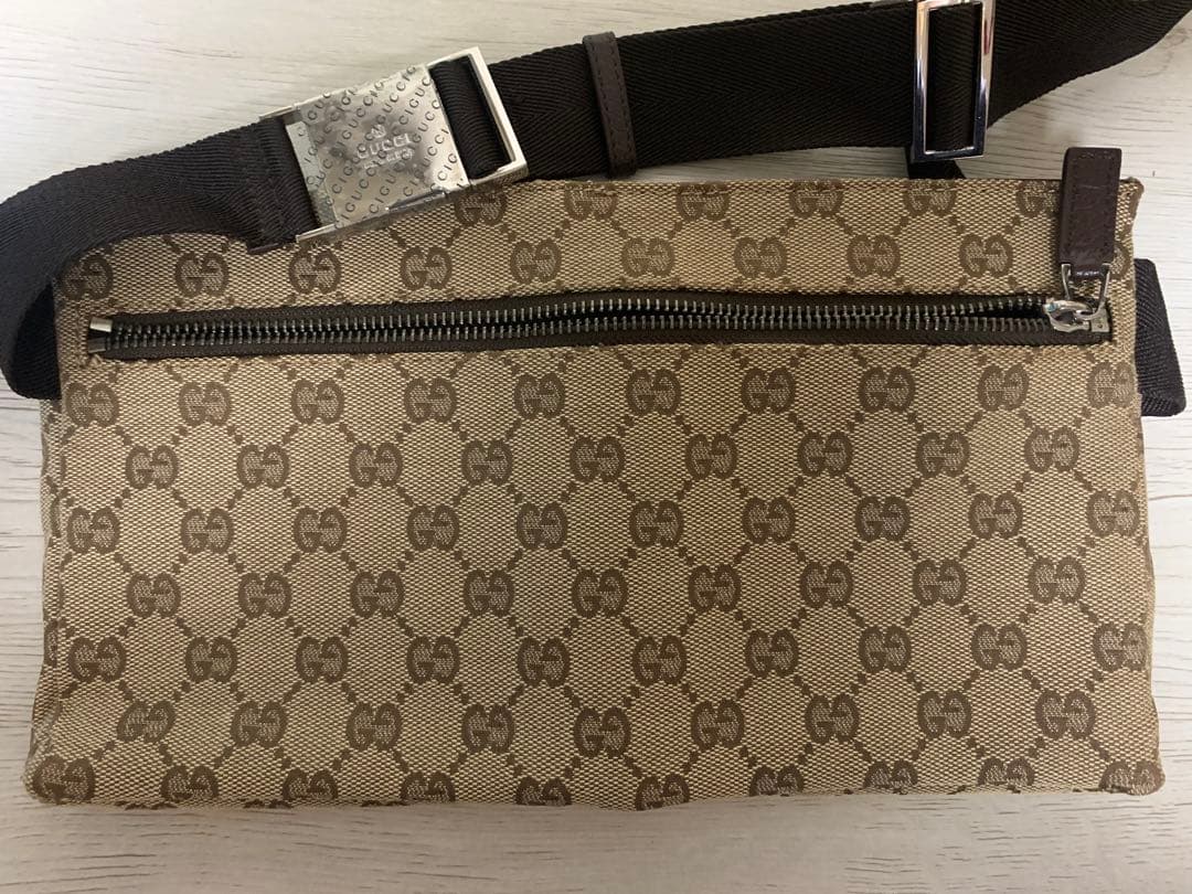 GUCCI　ボディーバッグ　ウェストポーチ　GG柄　キャンパス地
