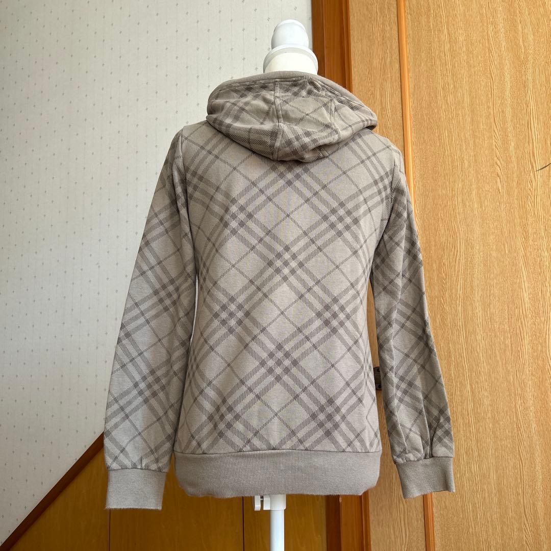 バーバリーブルーレーベル　パーカー
