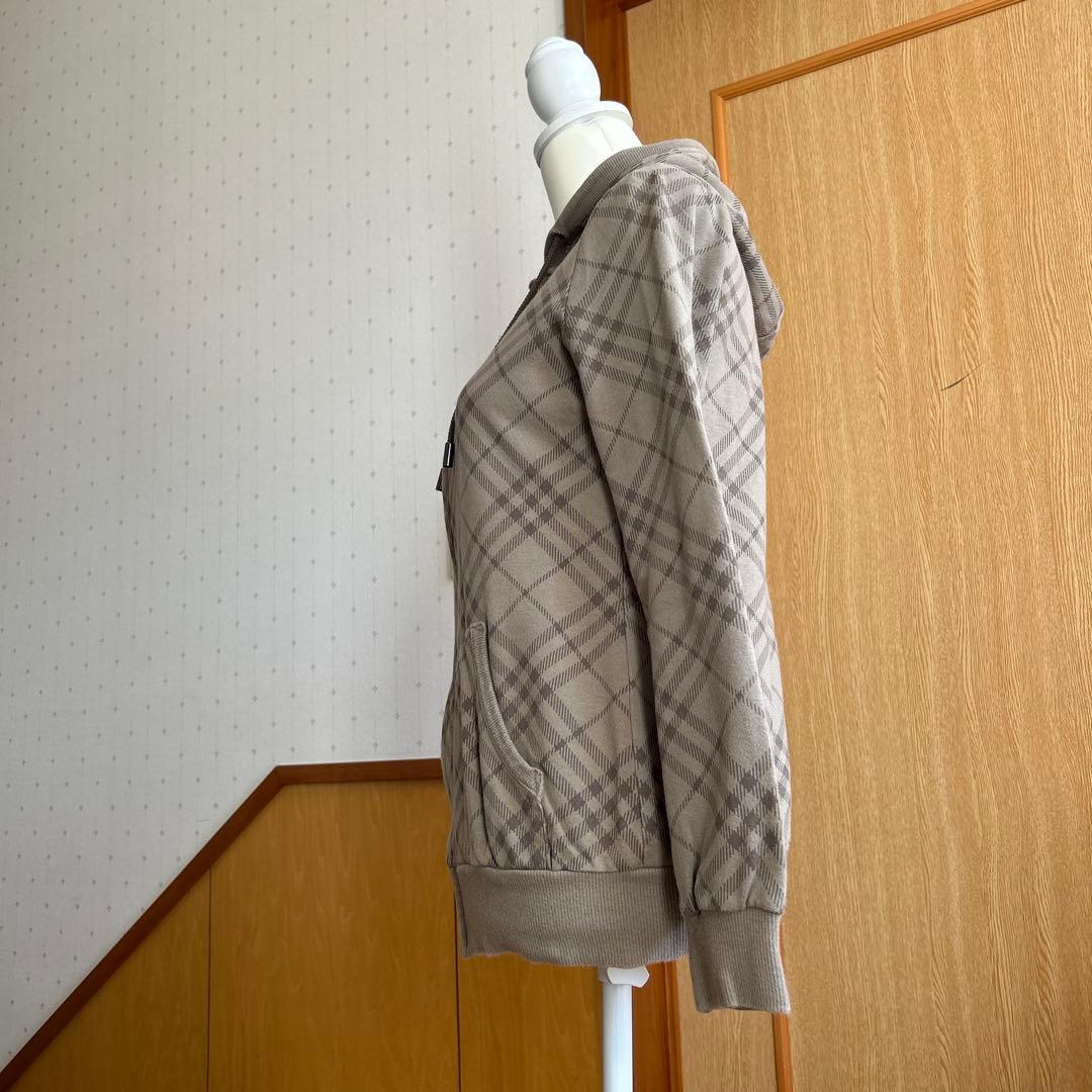 バーバリーブルーレーベル　パーカー