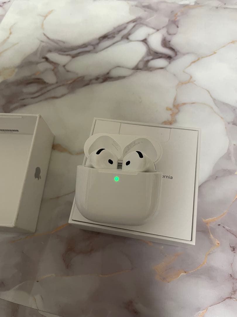 AirPods4 ノイズキャンセリング搭載 Apple Core+