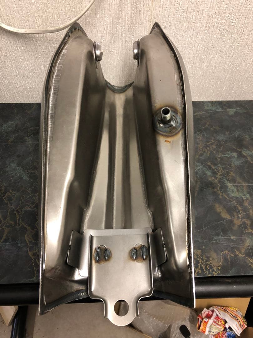 ☆新品汎用タンク　大容量8Ｌ　ビッグタンク　未塗装　エイプ　CD50　FTR