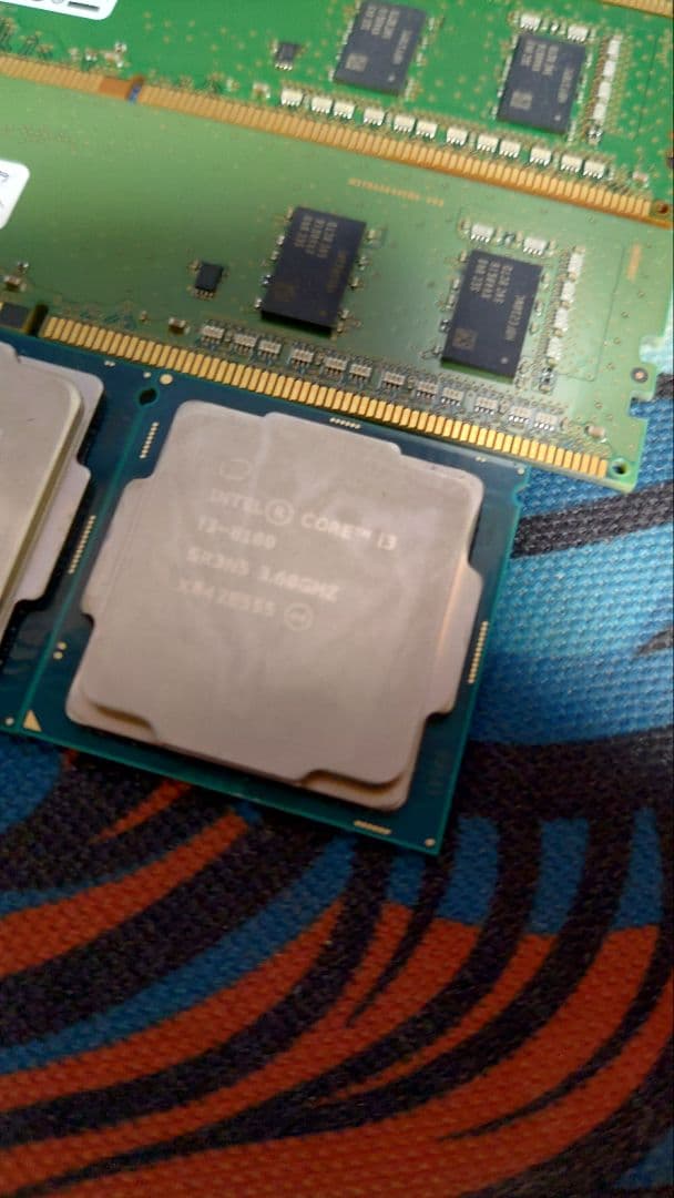 DDR4メモリ3枚、CPU3枚セット