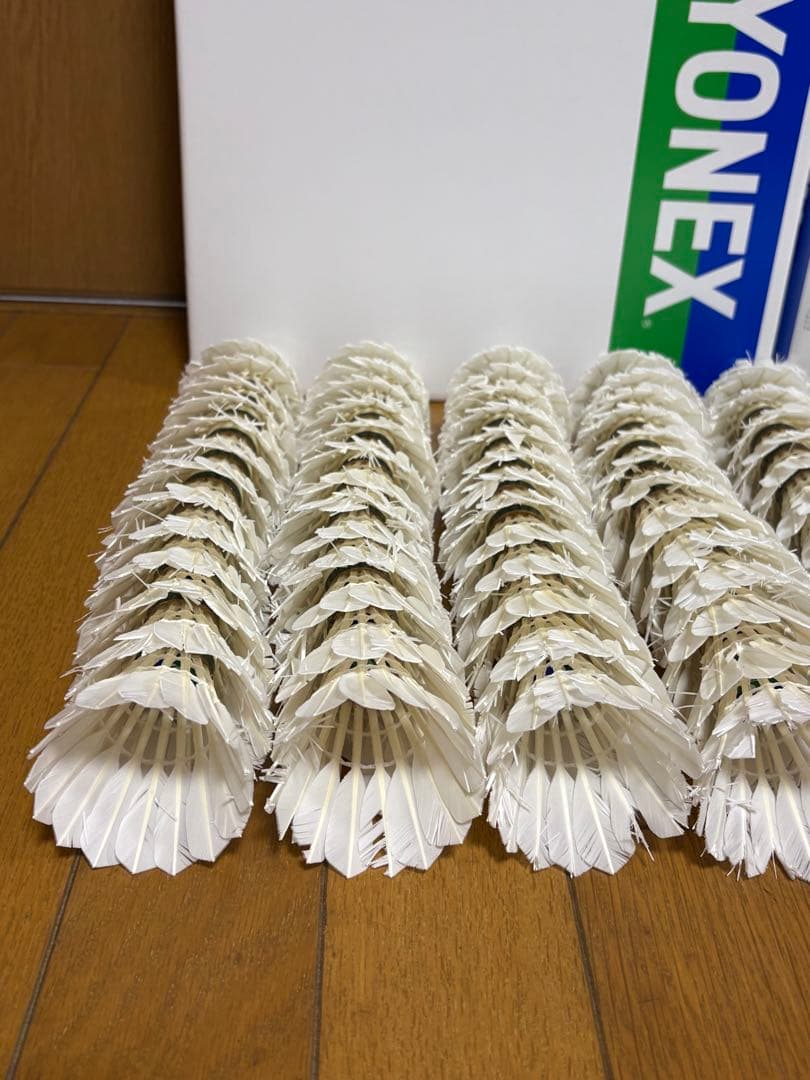 中古シャトル　ニューオフィシャル YONEX 130球