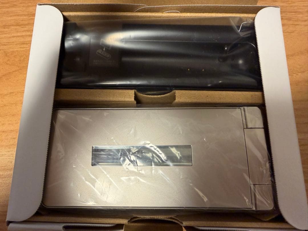 AQUOSケータイ SH-02L ゴールド 未使用