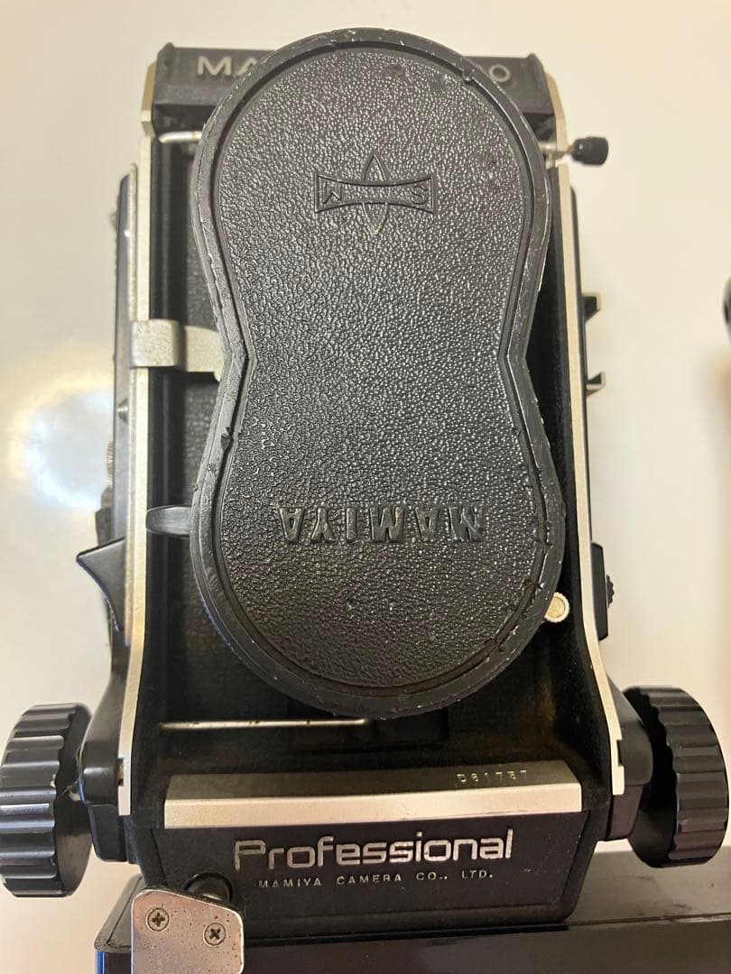 Mamiya C330 プロフェッショナル 二眼レフカメラ ハンドル付き