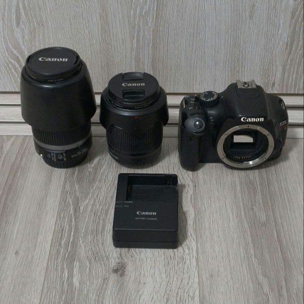 EOS KISS X4 本体　標準レンズ、ズームレンズセット