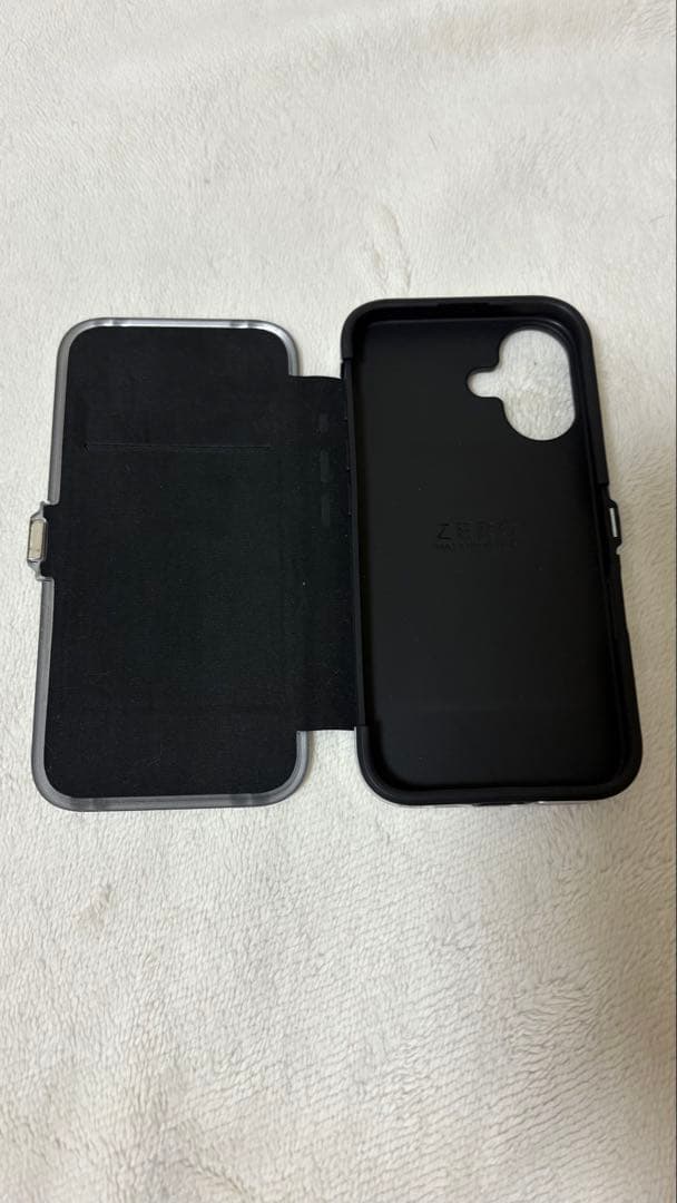 ゼロハリバートンiPhone16手帳タイプ