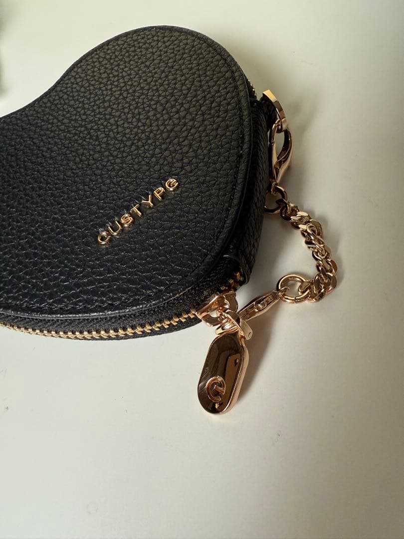 【最終価格】CUSTYPE iPhone16Proカバー ハート型ポーチ