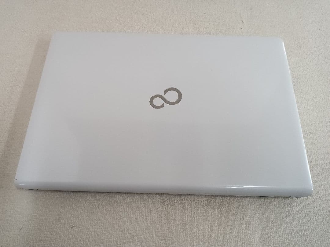 † LIFBOOK AH47/U FMVA47UWC 8GB ストレージ無