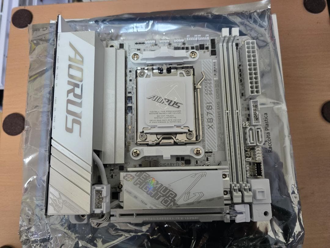 マザーボード GIGABYTE X870I AORUS PRO ICE AMD AM5