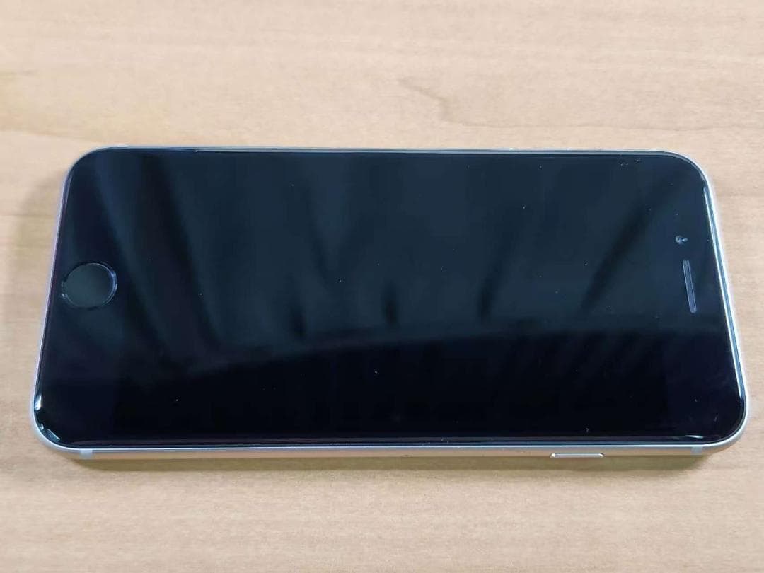 020500D iPhone SE A2782 第3世代 64GB