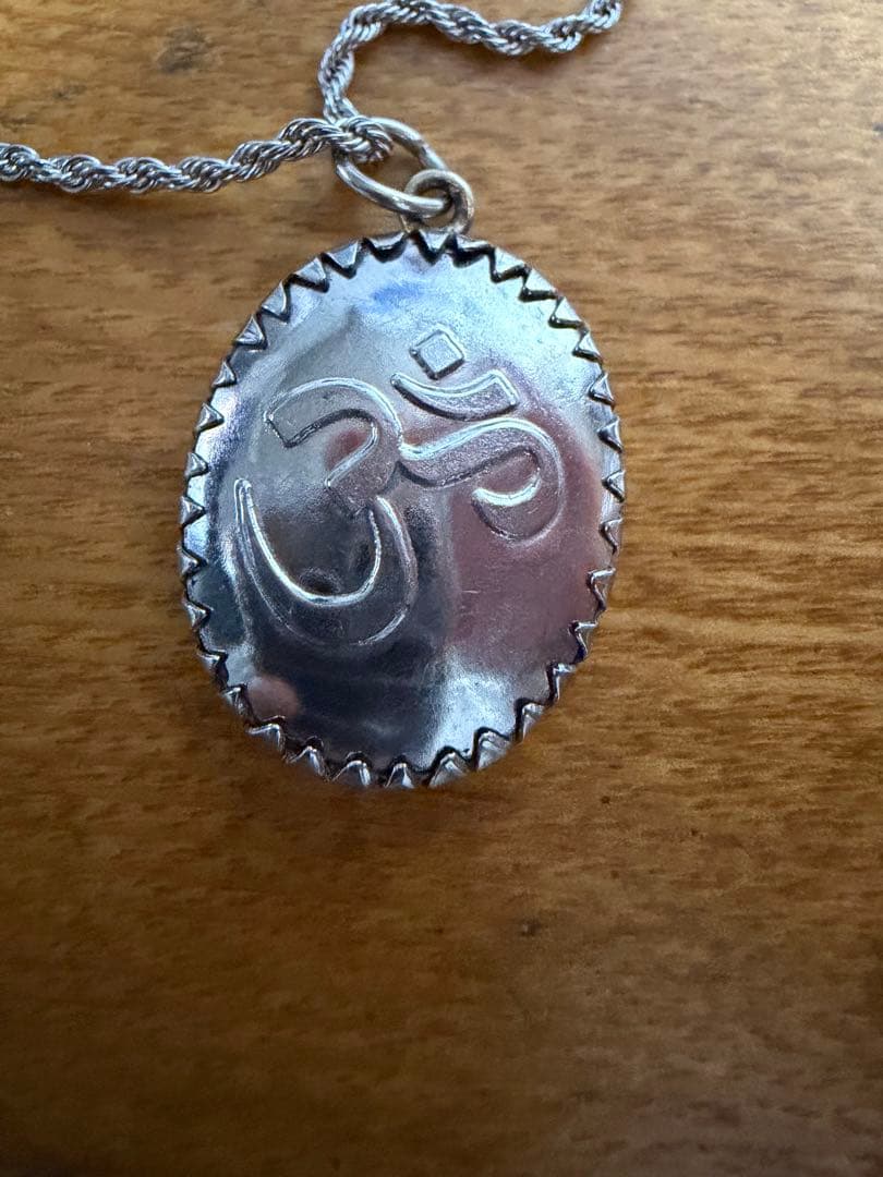 シヴァ神 オーム ペンダント アルダナリシュワラ ＜シヴァ神と藤井風＞