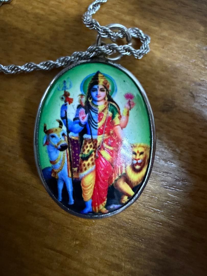 シヴァ神 オーム ペンダント アルダナリシュワラ ＜シヴァ神と藤井風＞