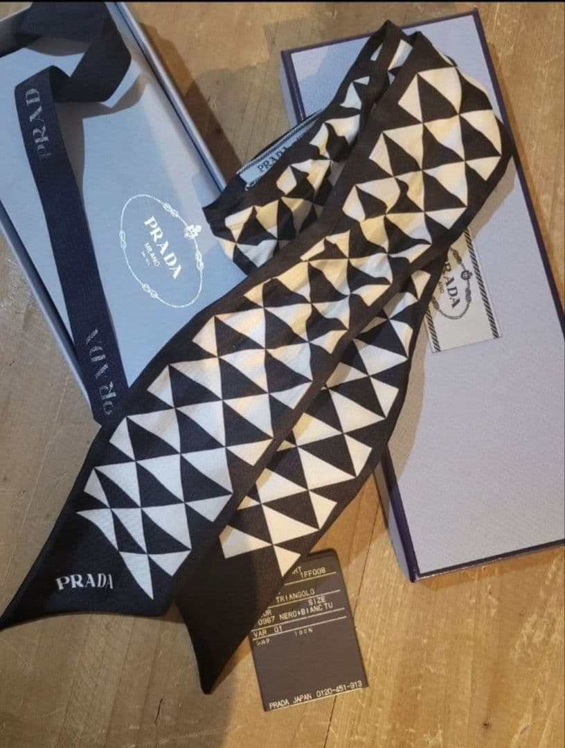 たくPRADA 幾何学模様 スカーフ
