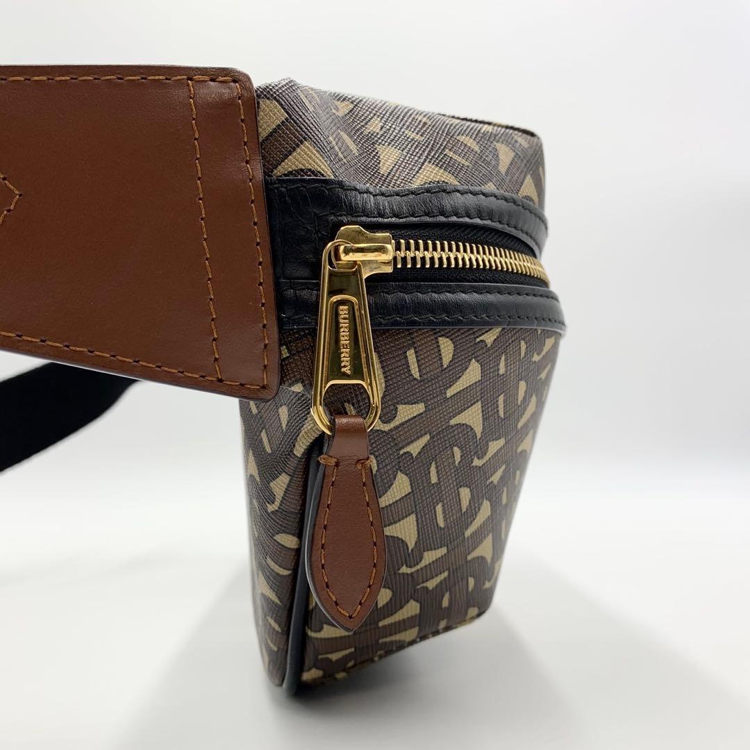 極美品 保存袋付きBurberry バーバリー TBモノグラム ボディバッグ