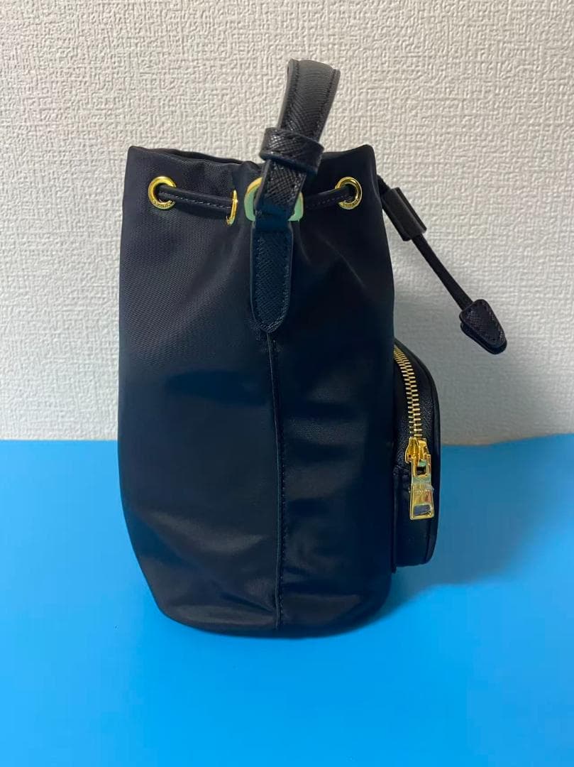 PRADA ブラック バケットバッグ