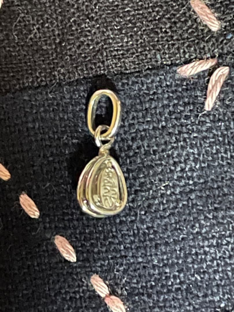 ダイヤ　UDE-7135 ペアシェイプ シルバーチャーム