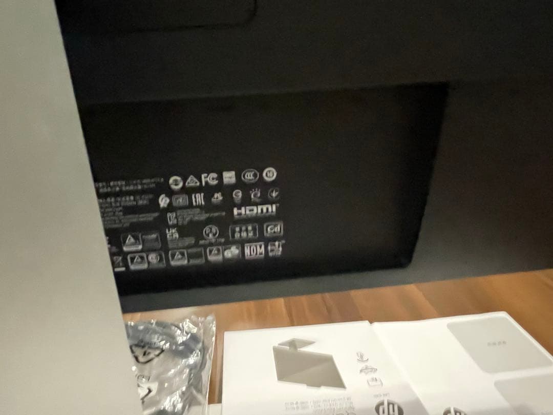 HP M27 Webcam 27インチ　モニター (カメラ・スピーカー付)