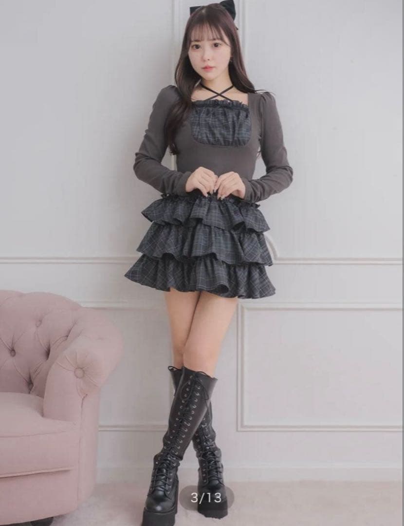 pium ラウンドフリルティアードリブワンピース