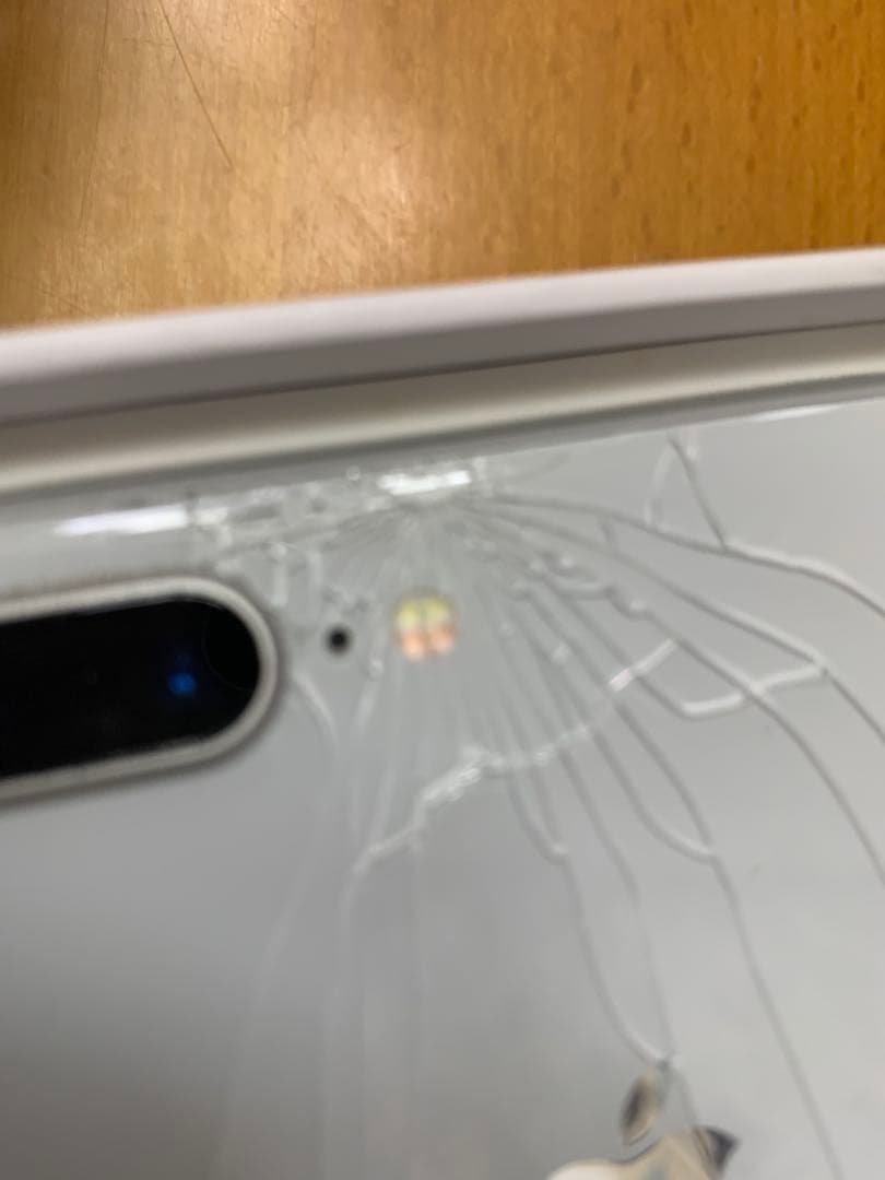 再値引■iPhone8 plus 64GB Silver SIMフリー　背面割れ