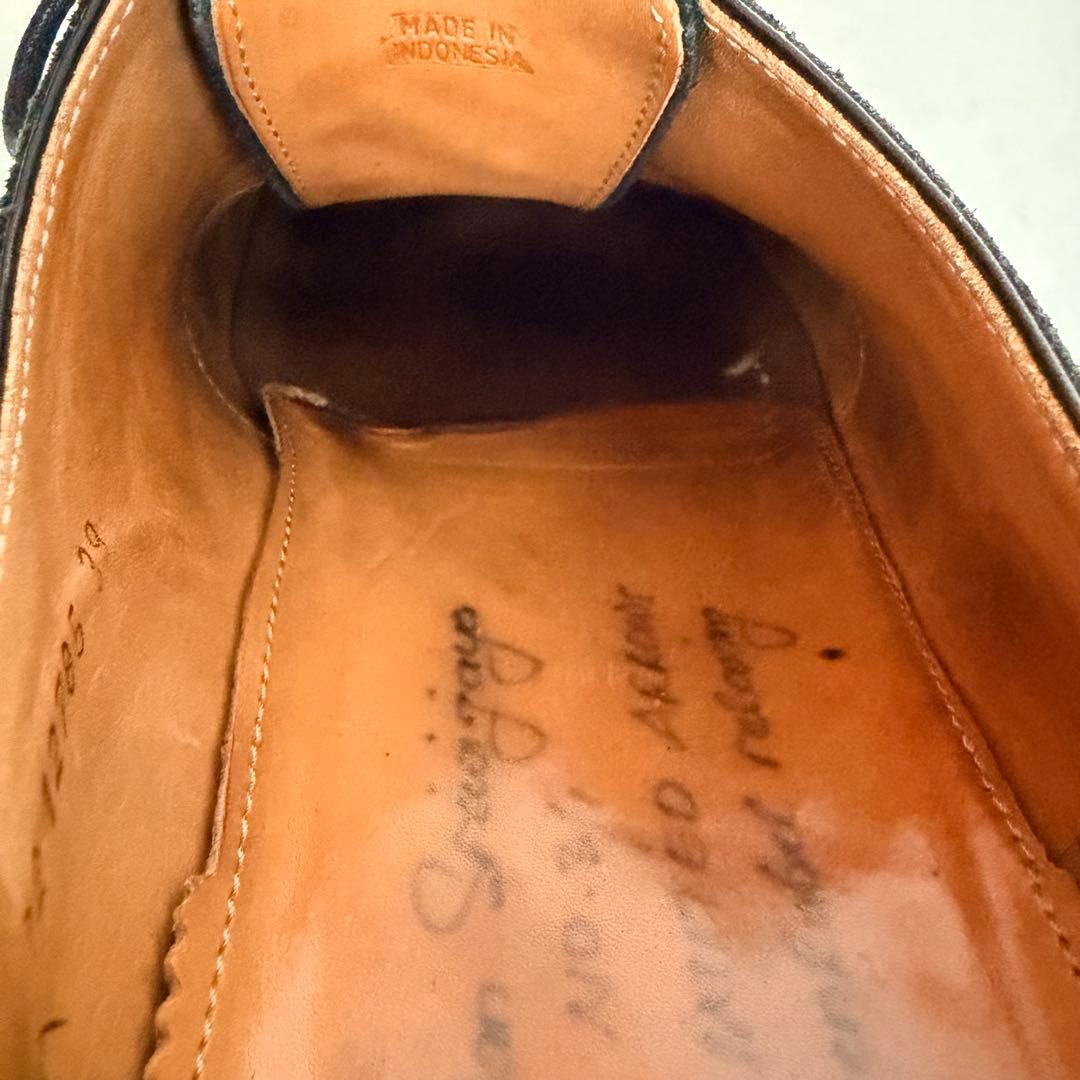 ジャランスリワヤ　スウェード　黒　内羽根　パンチドキャップトゥ　ストレートチップ