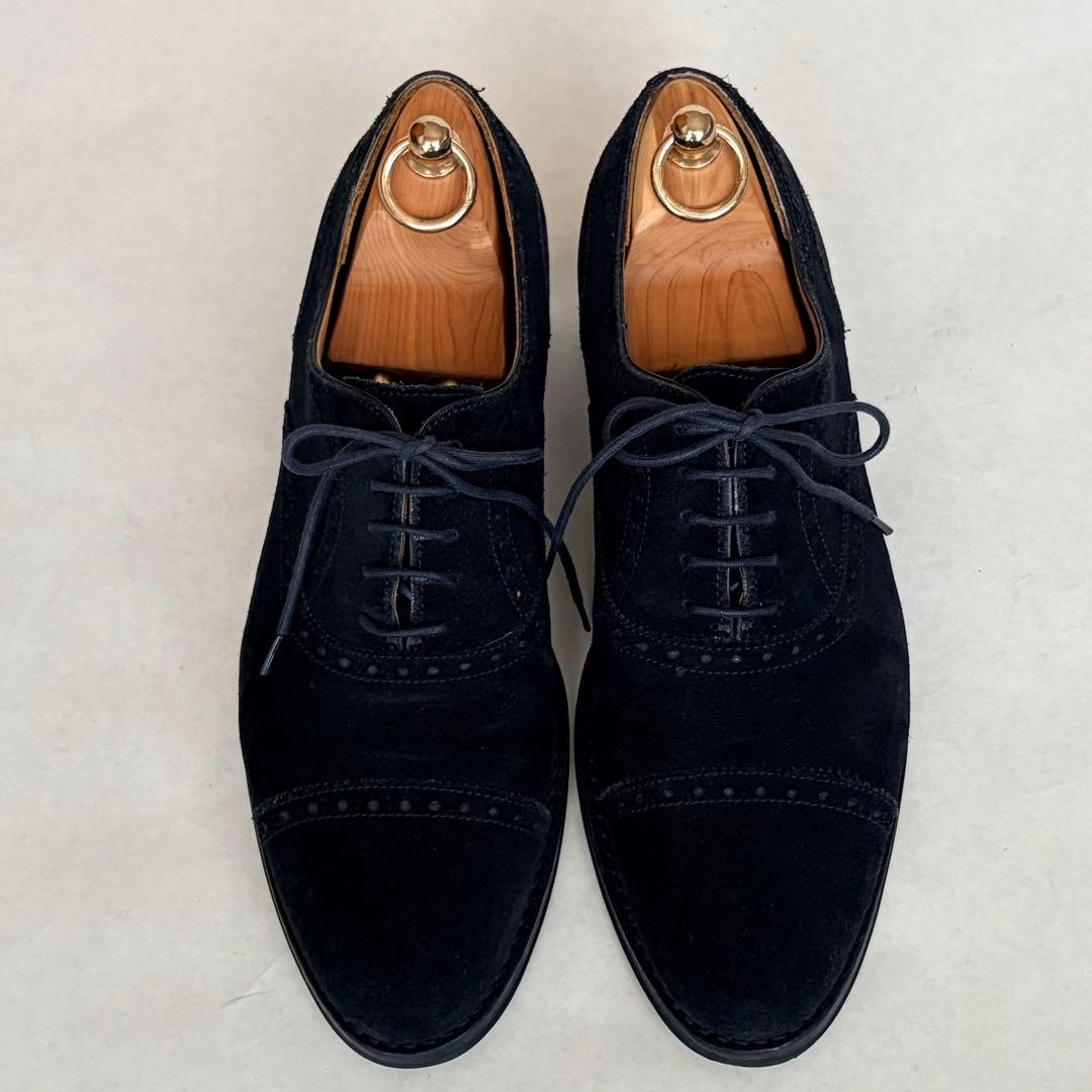 ジャランスリワヤ　スウェード　黒　内羽根　パンチドキャップトゥ　ストレートチップ