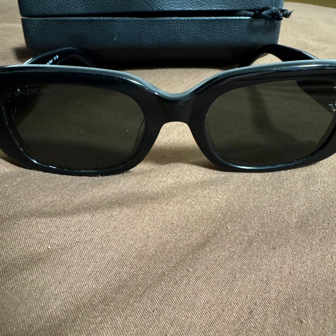BALENCIAGA ブラック サングラス ケース付き