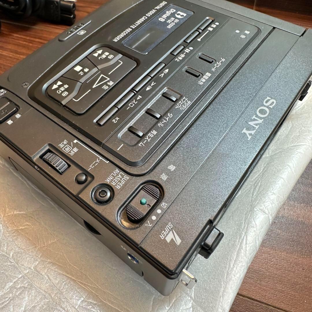 SONY GV-D200 ビデオウォークマン Digital 8 2466