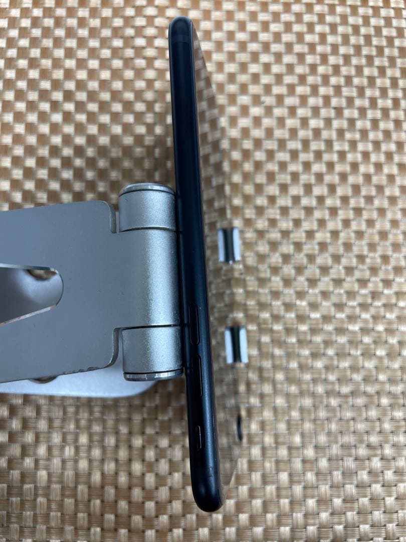 iPhone SE 第3世代64 GBミッドナイトSIMフリー【0421】