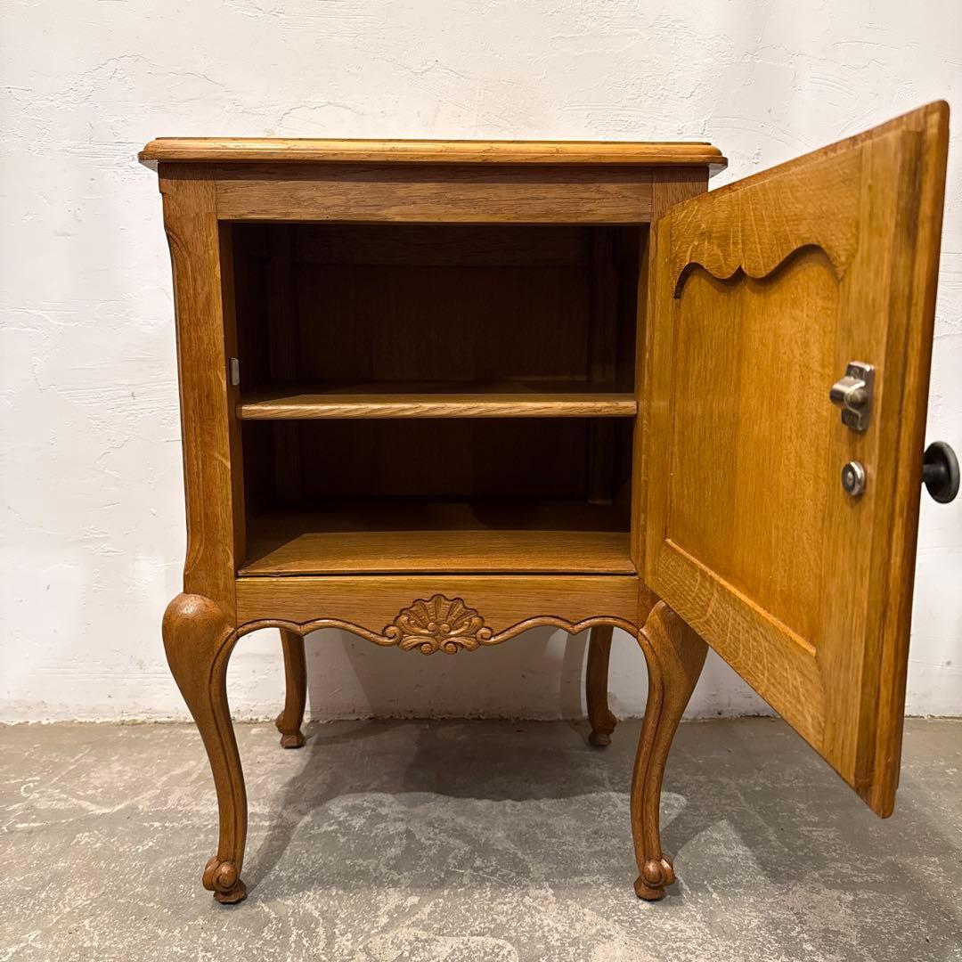 年末年始saleヴィンテージ　木製サイドテーブル　扉収納付き　右開き