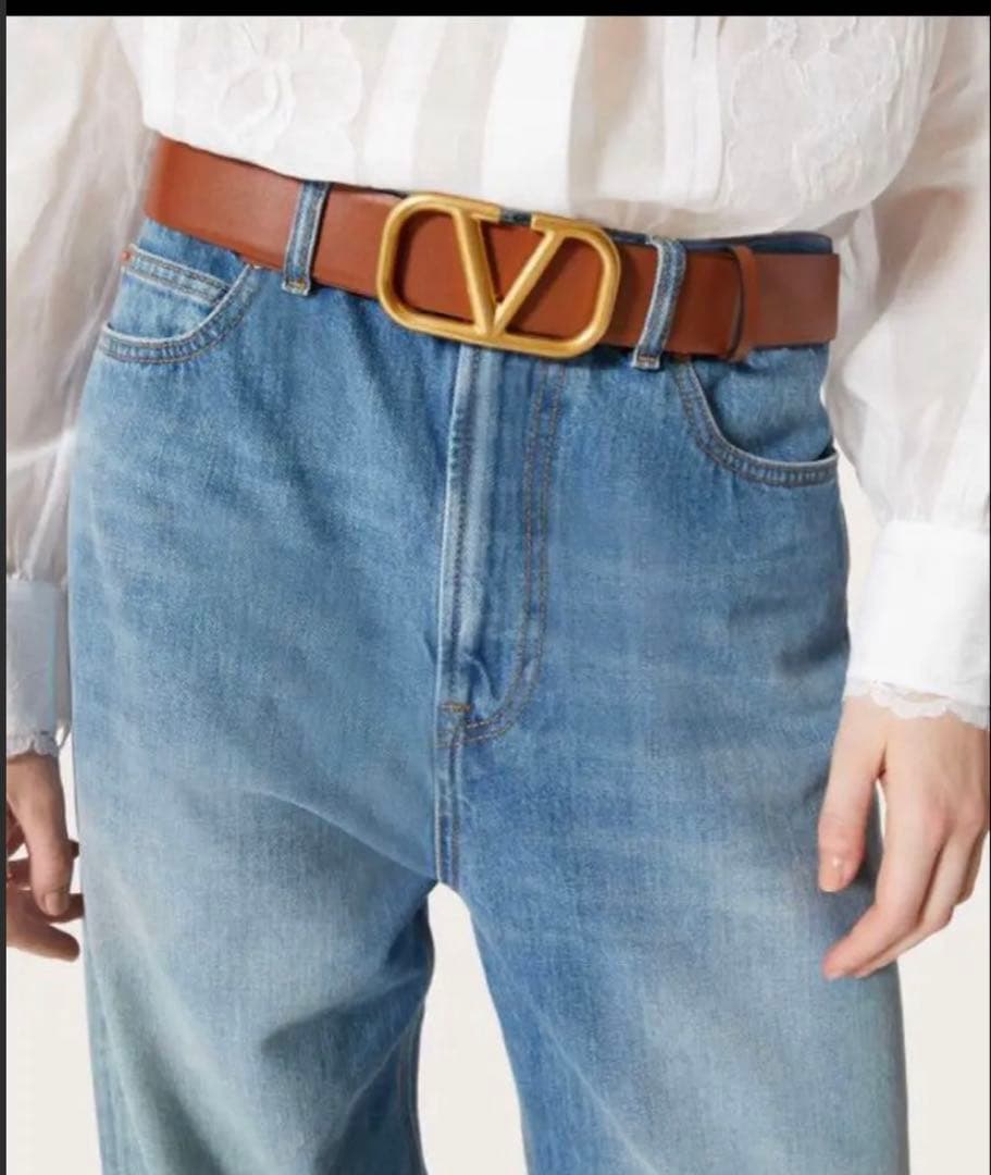 Vロゴ シグネチャー シャイニーカーフスキン リバーシブルベルト 40MM