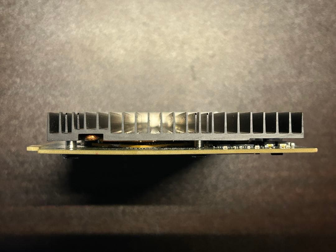 NVIDIA QUADRO NVS 450 Display Port 出力4系統