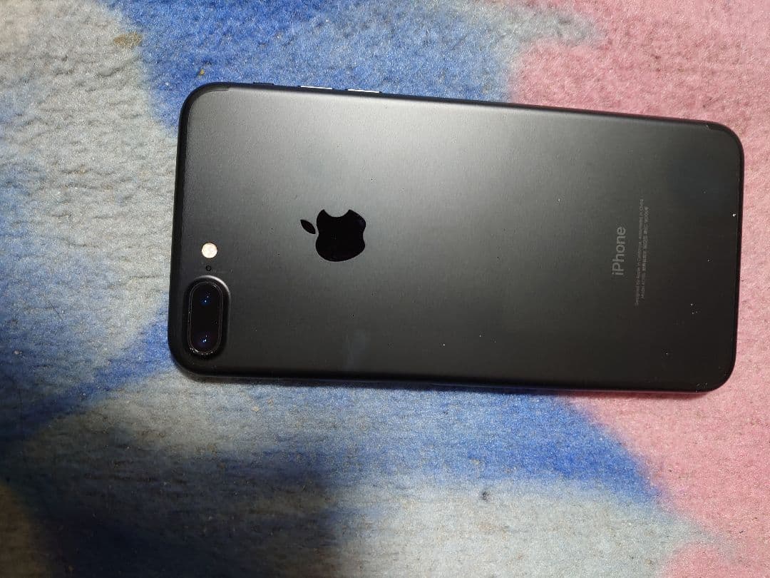 Apple iPhone 7 Plus ブラック 本体