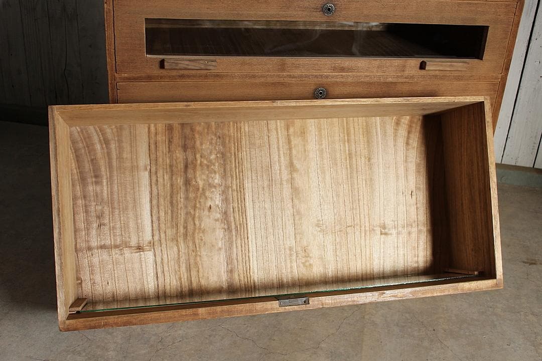 味のある前面ガラスの引き出し3段