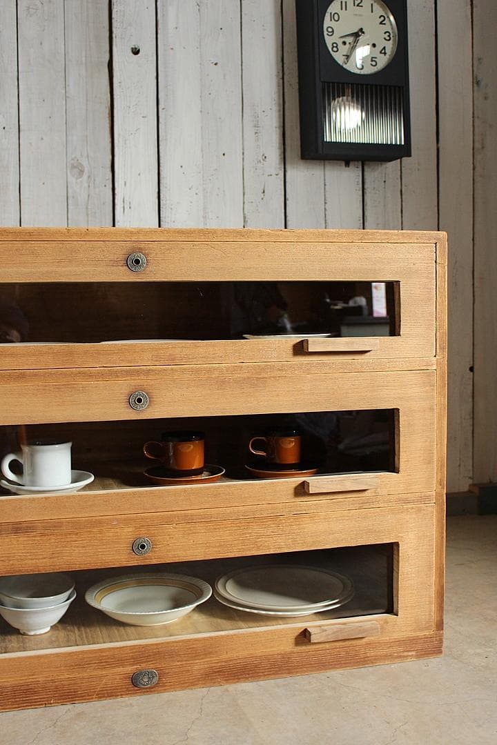 味のある前面ガラスの引き出し3段