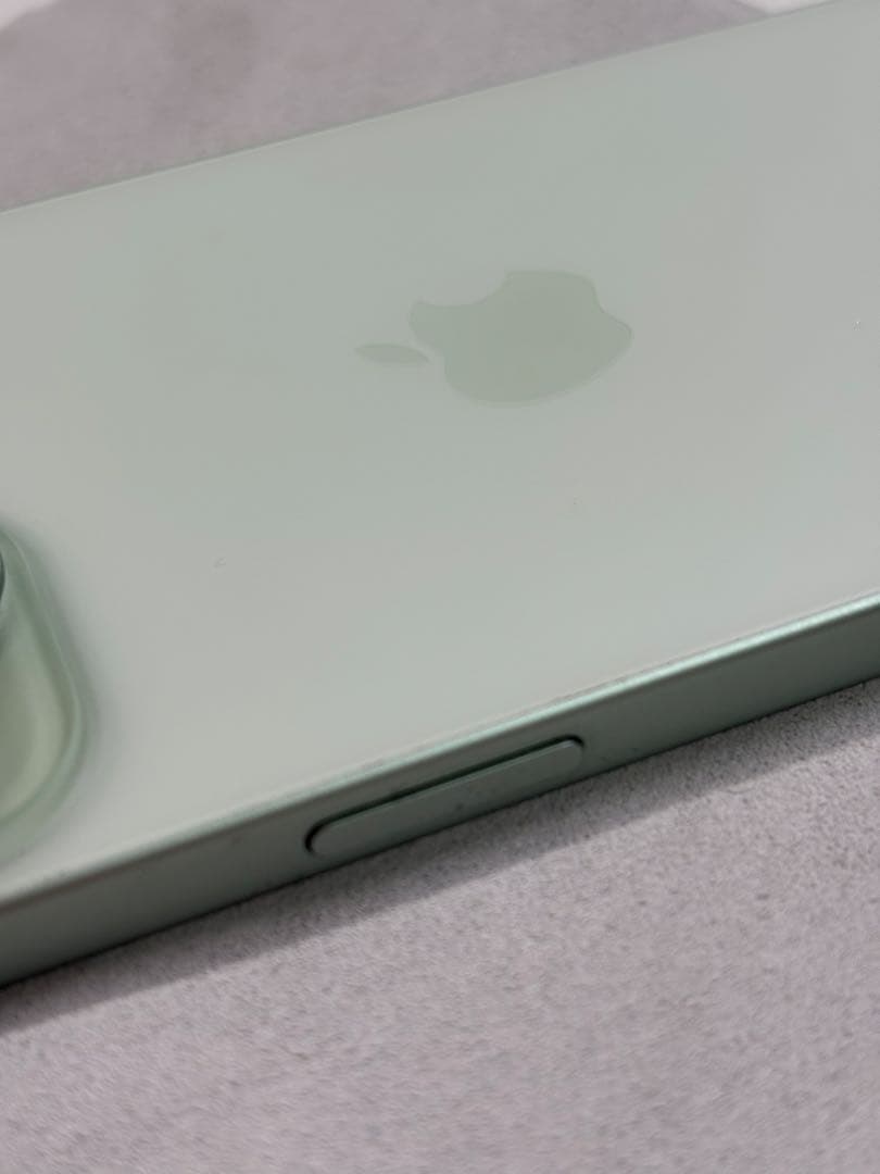 美品 Apple iPhone 15 カナダ版 512GB グリーン本体のみ