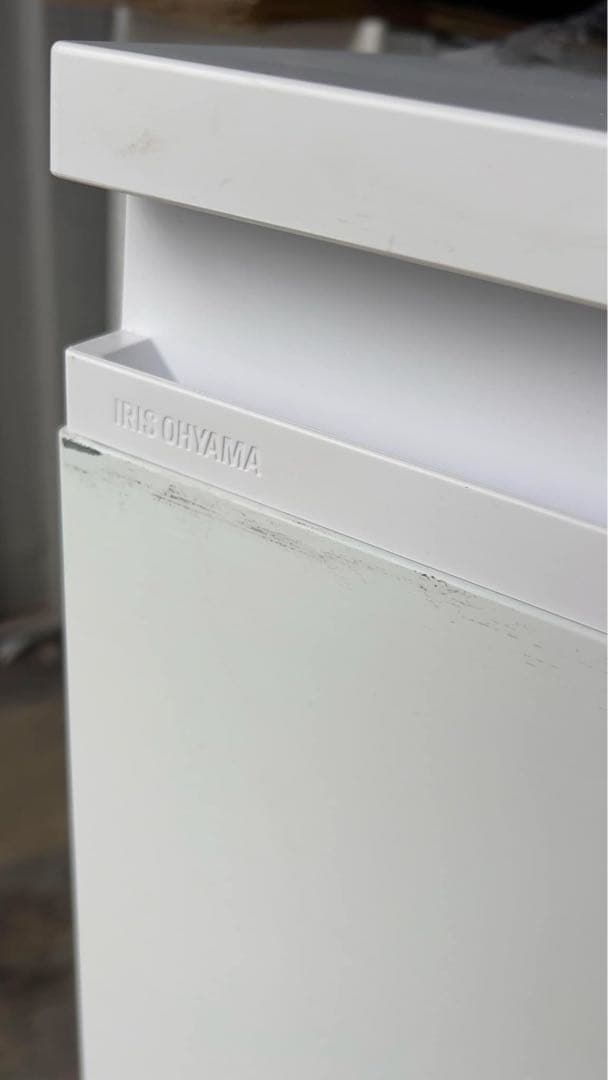 美品アイリスオーヤマIUSN-7A-W 24年型66L右開き