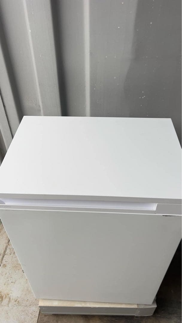 美品アイリスオーヤマIUSN-7A-W 24年型66L右開き