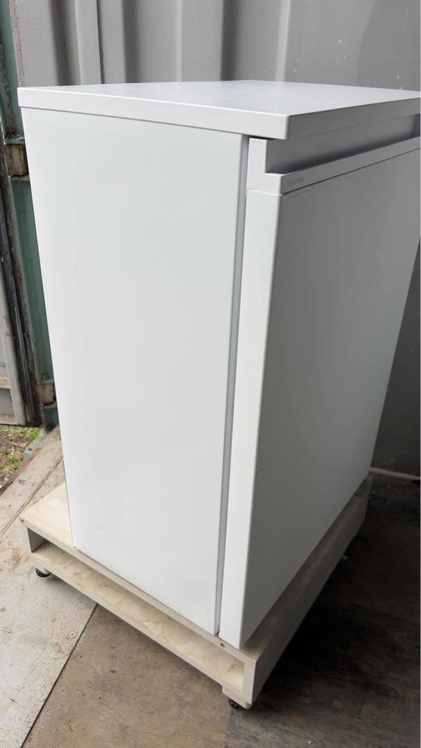 美品アイリスオーヤマIUSN-7A-W 24年型66L右開き