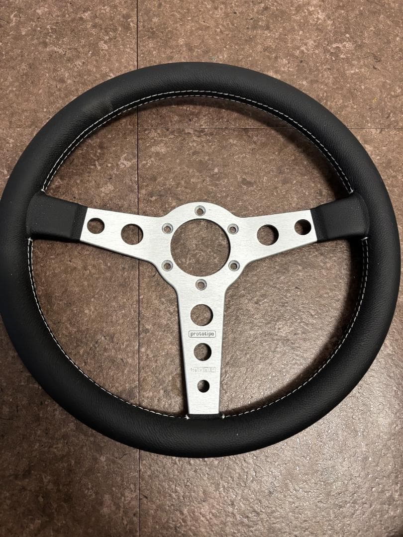 【正規品・ホーン×３個付き】MOMO ステアリング プロトタイプ 350㎜