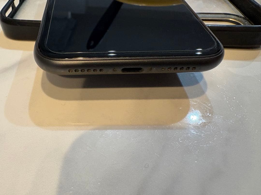 iPhone11本体　ブラック　128ギガ　SIMロック無し