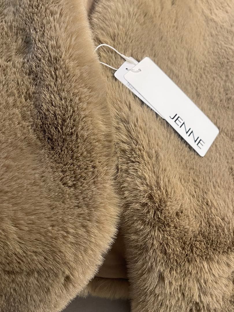 【新品今期タグ付き】JENNE リッチボリューム ファーケープ