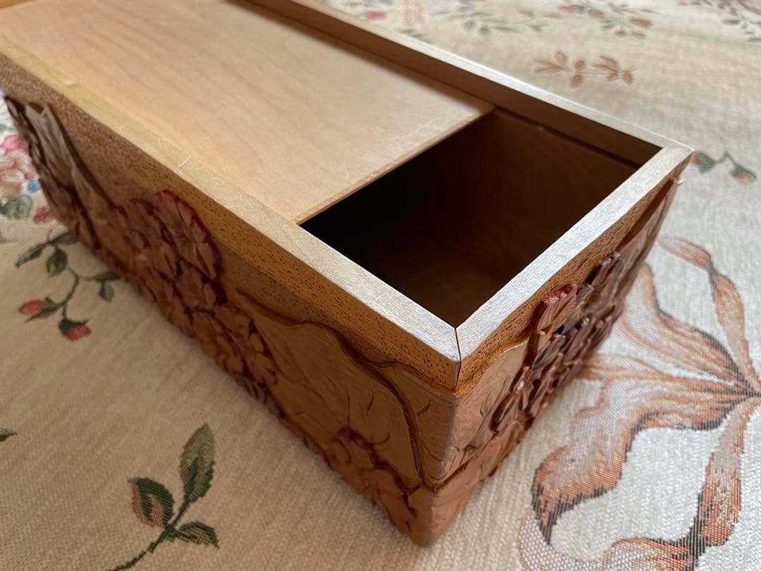 彫刻ティッシュBOX