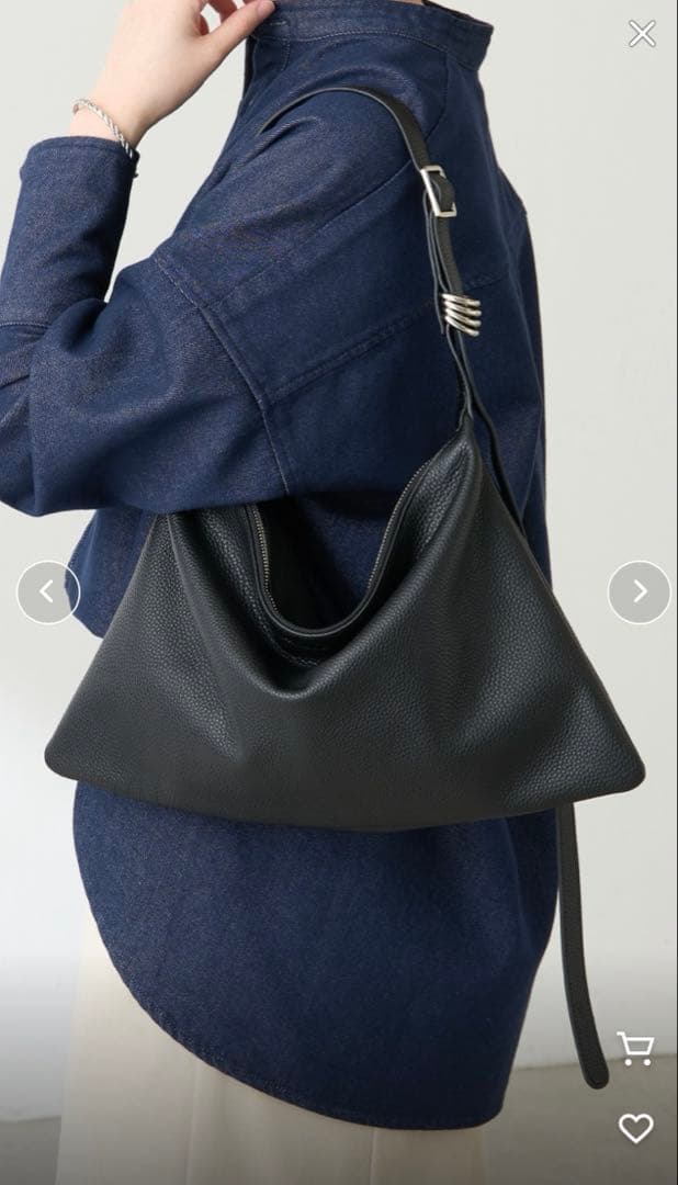 めめさま専用　スリムレザーショルダーバッグ　ブラック