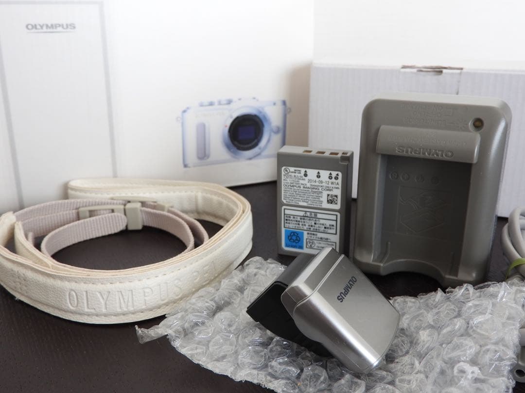 OLYMPUS PEN E-PL8 ダブルズーム ホワイト オリンパスミラーレス