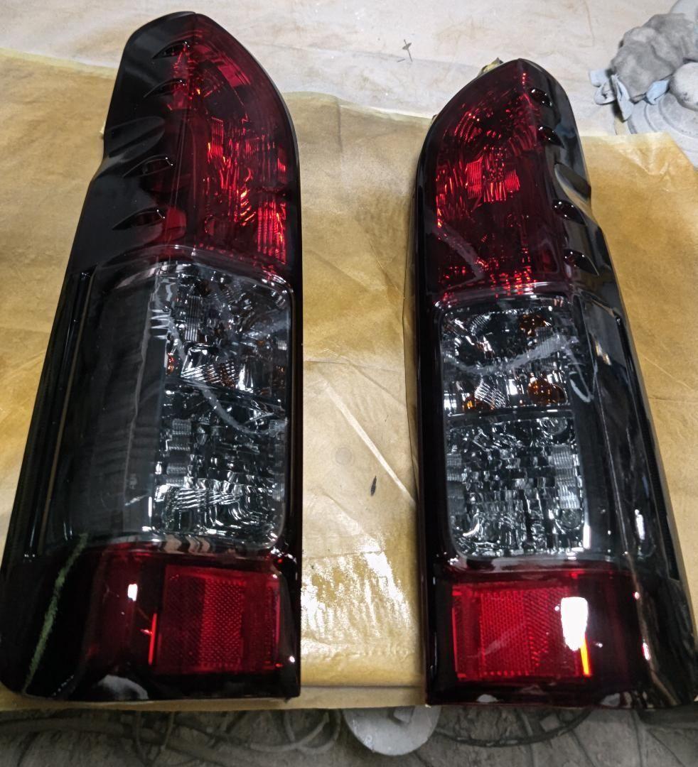 ハイエース200系納車外し純正テールベースグラデーションスモーク塗装キャンディ