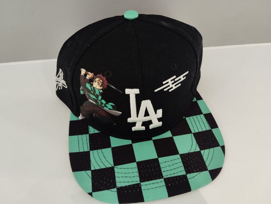 コ*ん様 鬼滅の刃 LAロゴ ロサンゼルスドジャース　コラボキャップ