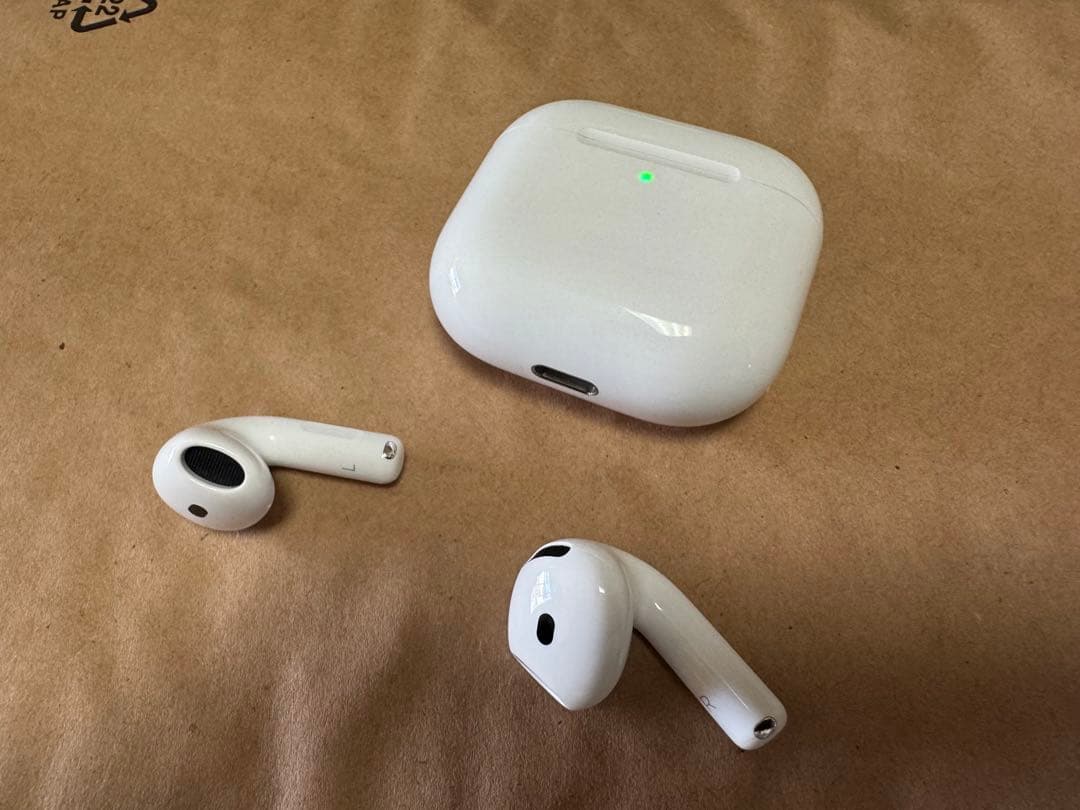 airpods 第4世代 本体 充電ケース付き 美品　ノズキャンセル無し