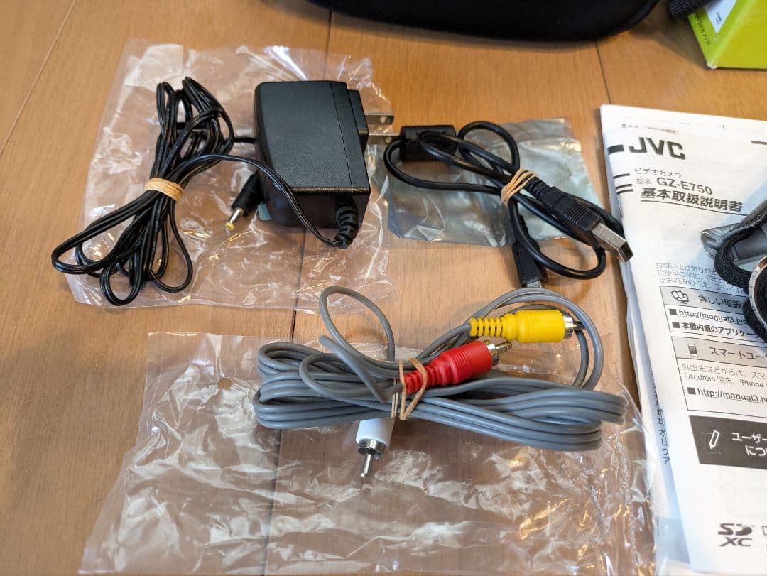 エブリオ　GZ-E750　赤　デジタルビデオカメラ