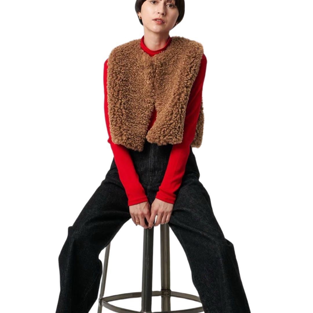 今期新作色　＜HYKE＞クロップド ベスト完売品　マッドブラウン